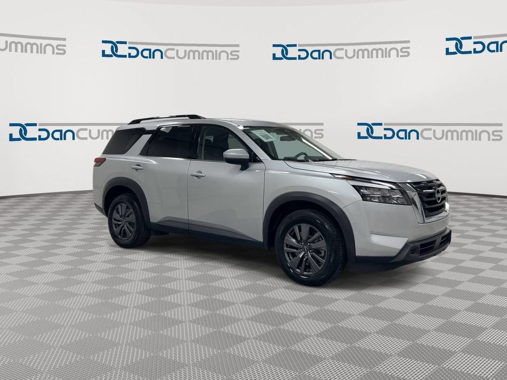 2023 Nissan Pathfinder SV
