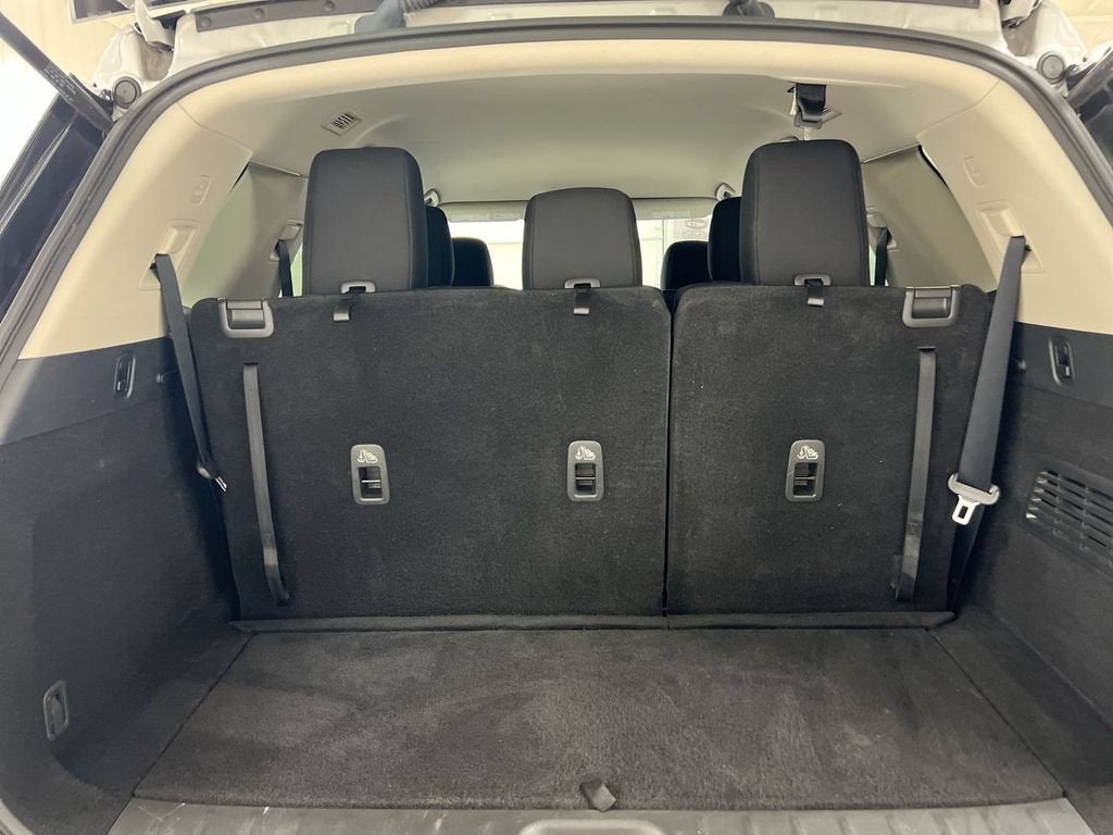 2023 Nissan Pathfinder SV