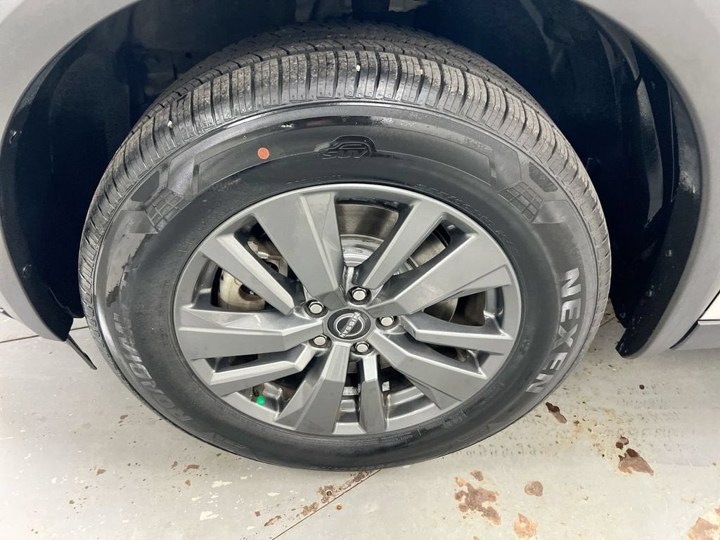 2023 Nissan Pathfinder SV