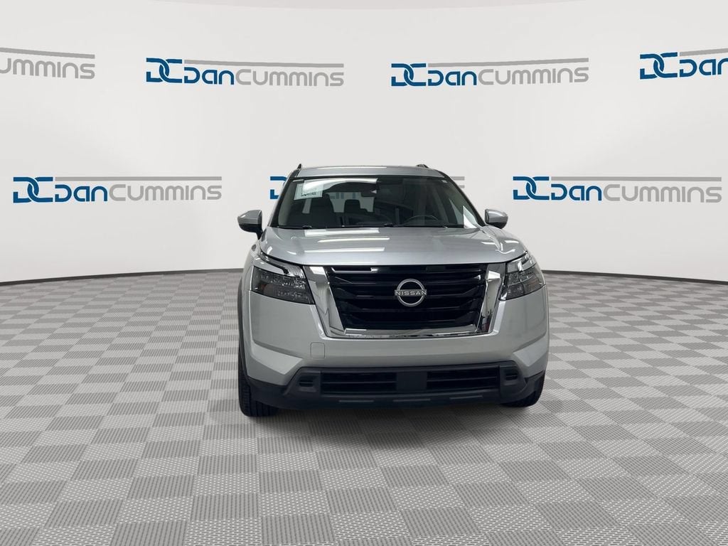 2023 Nissan Pathfinder SV