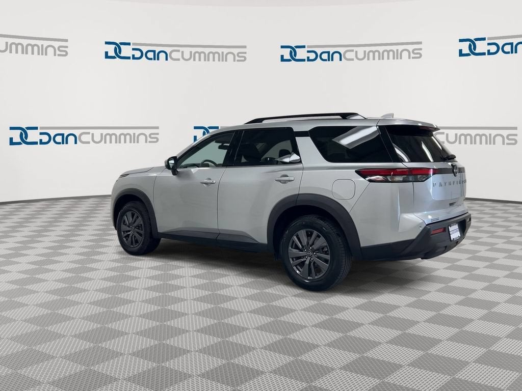 2023 Nissan Pathfinder SV