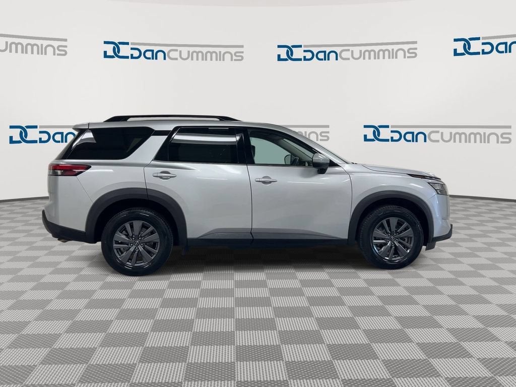 2023 Nissan Pathfinder SV
