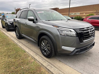 2024 Nissan Pathfinder SV