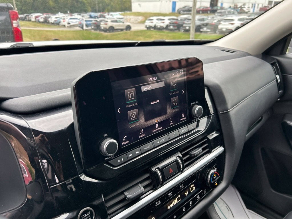 2024 Nissan Pathfinder SV