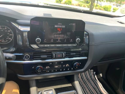 2023 Nissan Pathfinder SV