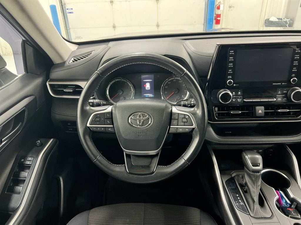 2022 Toyota Highlander LE