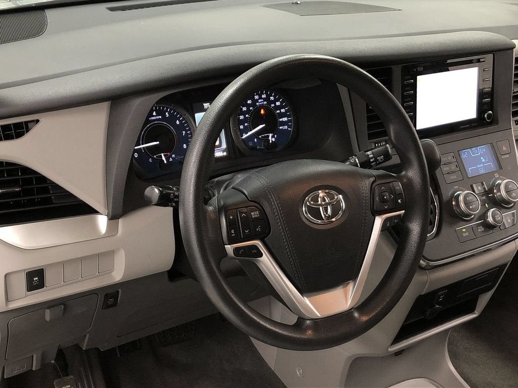2018 Toyota Sienna LE Auto Access Seat