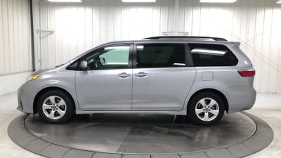 2018 Toyota Sienna LE Auto Access Seat