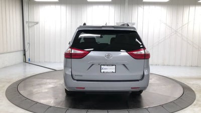 2018 Toyota Sienna LE Auto Access Seat