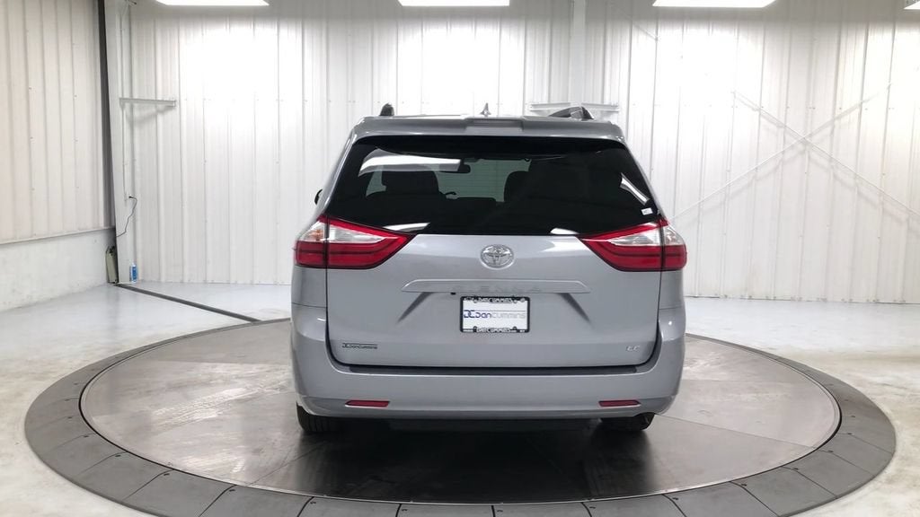 2018 Toyota Sienna LE Auto Access Seat