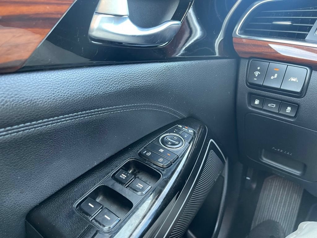 2019 Kia Cadenza Technology