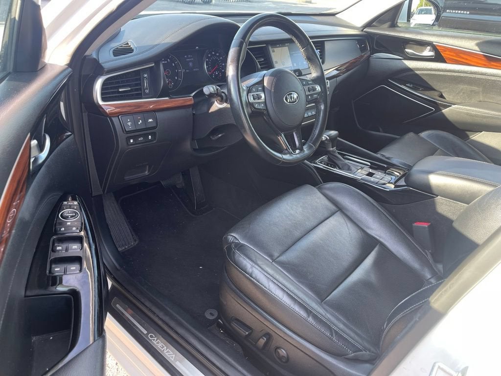 2019 Kia Cadenza Technology