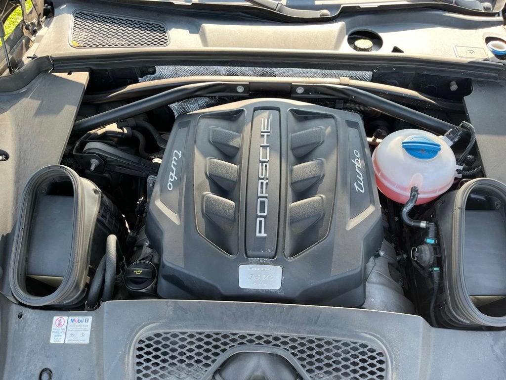 2015 Porsche Macan Turbo