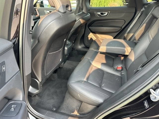 2023 Volvo XC60 Plus Dark Theme