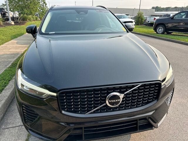 2023 Volvo XC60 Plus Dark Theme