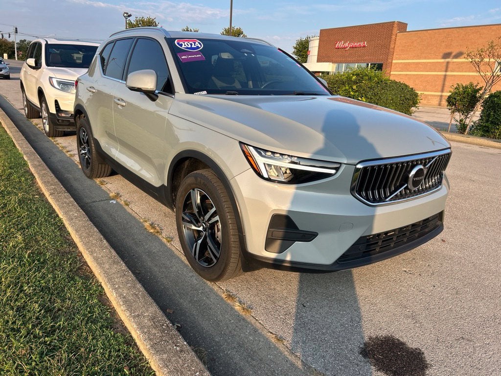 2024 Volvo XC40 Core Bright Theme