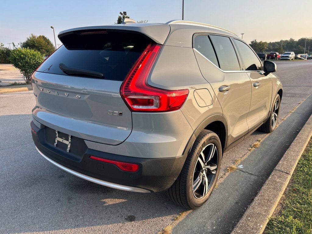 2024 Volvo XC40 Core Bright Theme