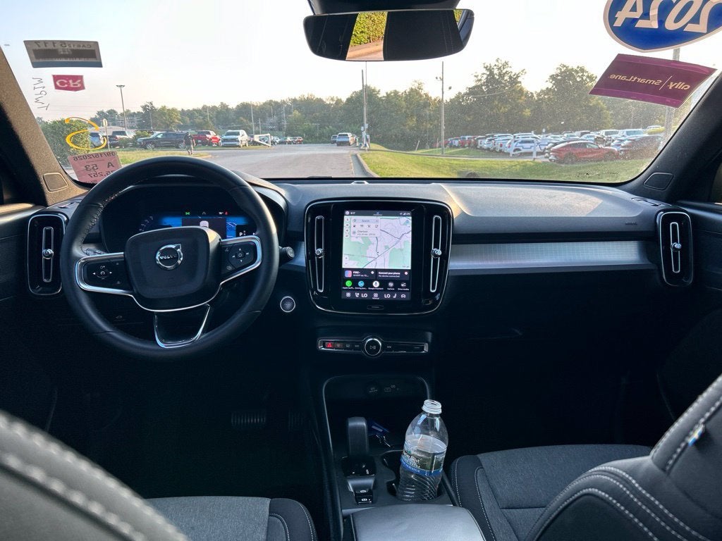 2024 Volvo XC40 Core Bright Theme