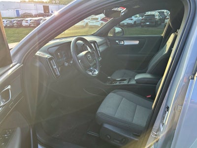 2024 Volvo XC40 Core Bright Theme