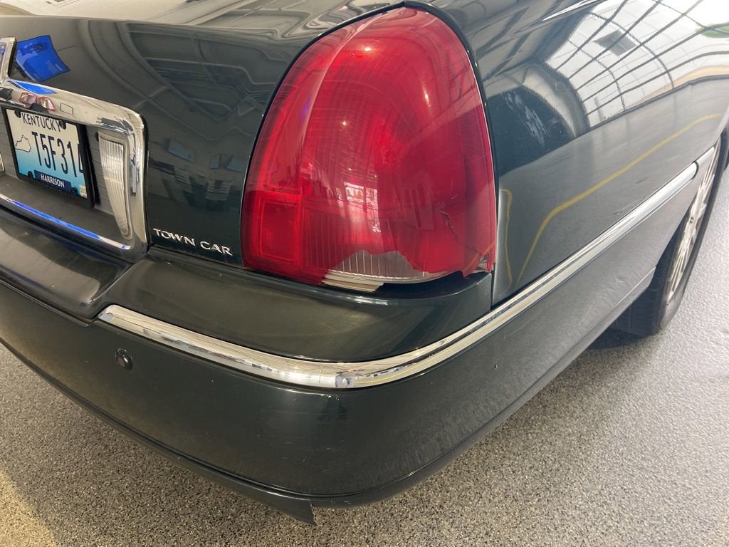 2003 Lincoln Town Car Signature