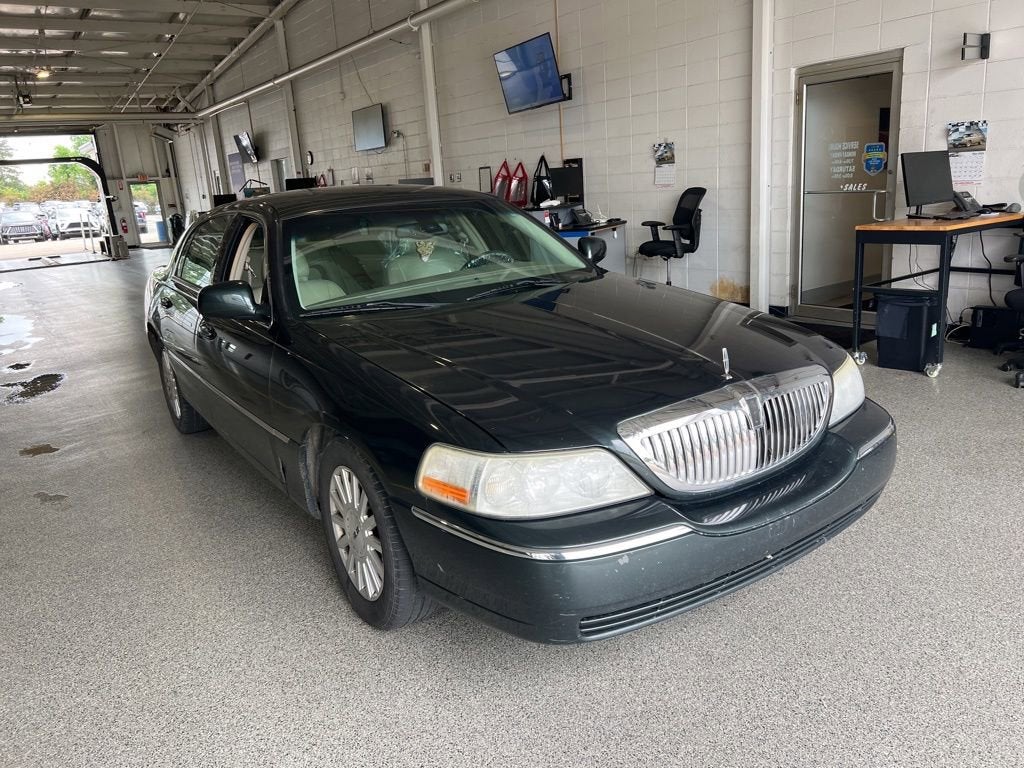 2003 Lincoln Town Car Signature