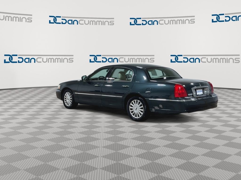 2003 Lincoln Town Car Signature