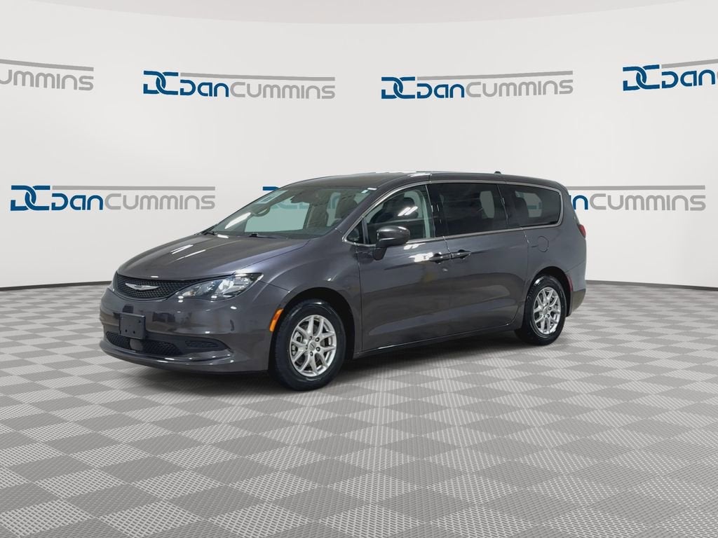 2023 Chrysler Voyager LX