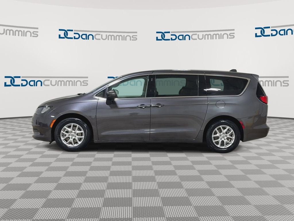 2023 Chrysler Voyager LX