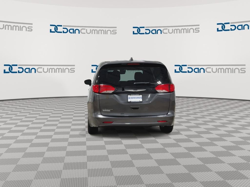 2023 Chrysler Voyager LX