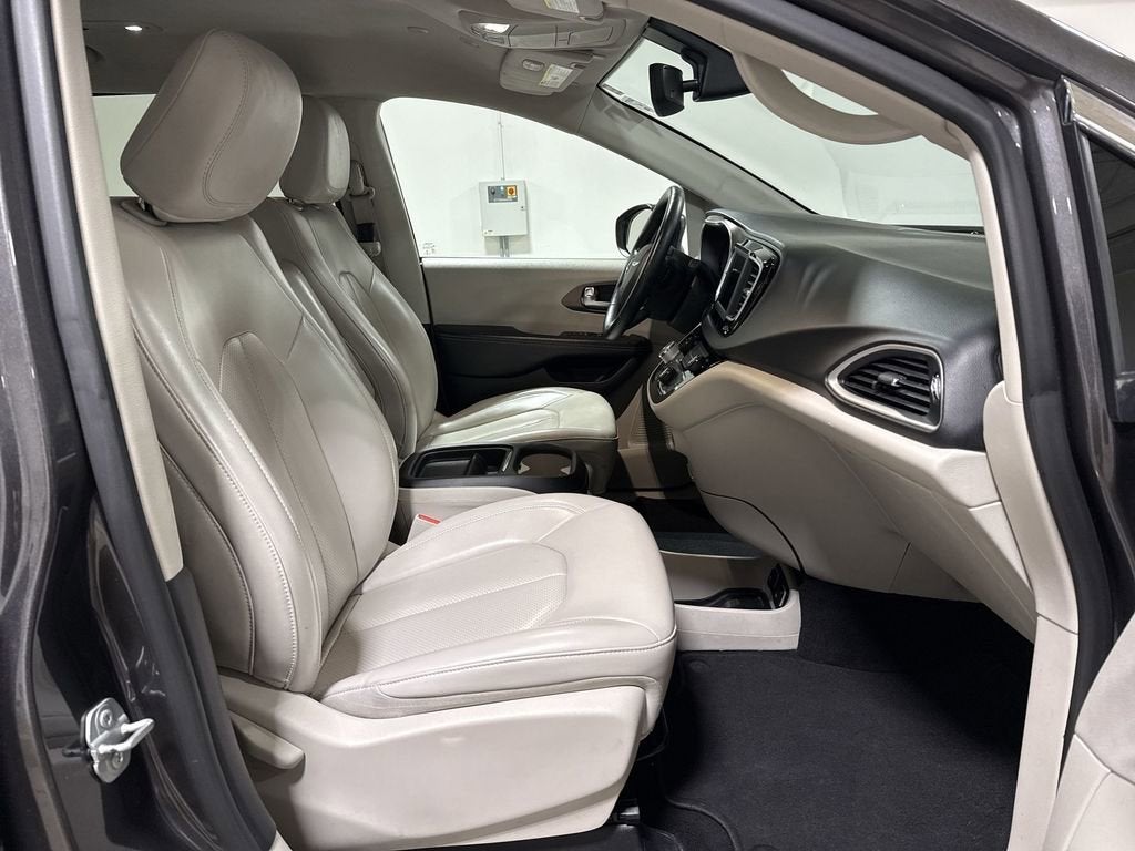 2021 Chrysler Voyager LXI