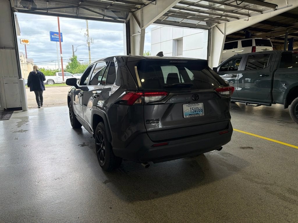 2022 Toyota RAV4 LE