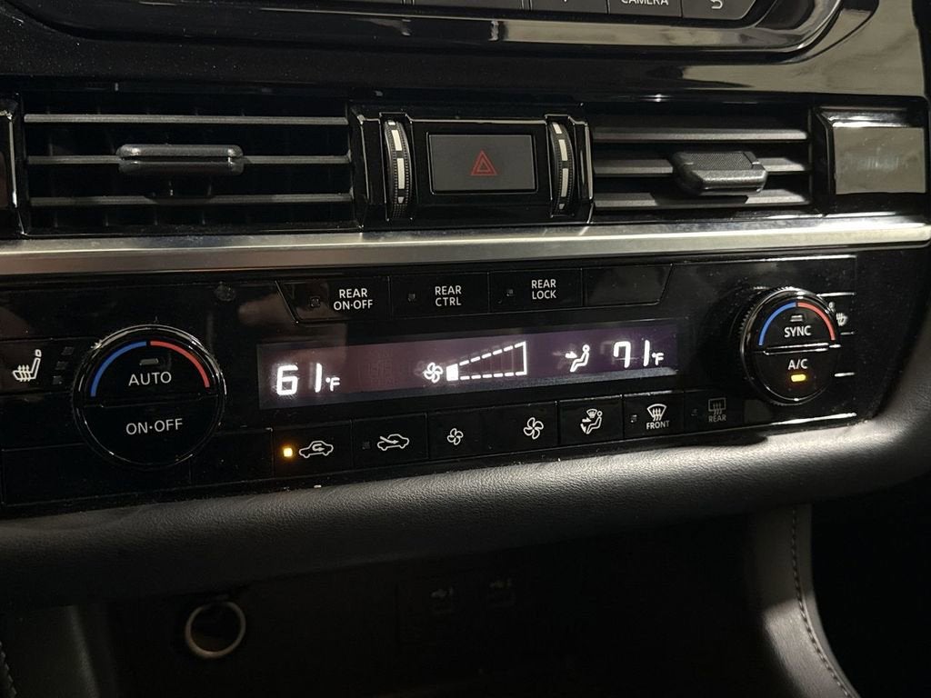 2025 Nissan Pathfinder SV