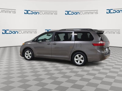 2017 Toyota Sienna LE Auto Access Seat