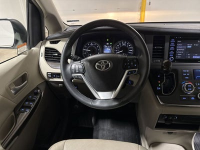 2018 Toyota Sienna XLE Auto Access Seat