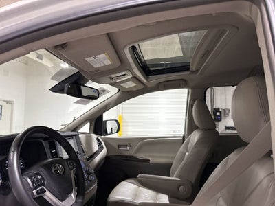 2018 Toyota Sienna XLE Auto Access Seat