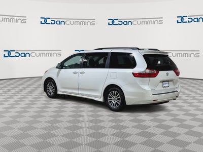 2018 Toyota Sienna XLE Auto Access Seat