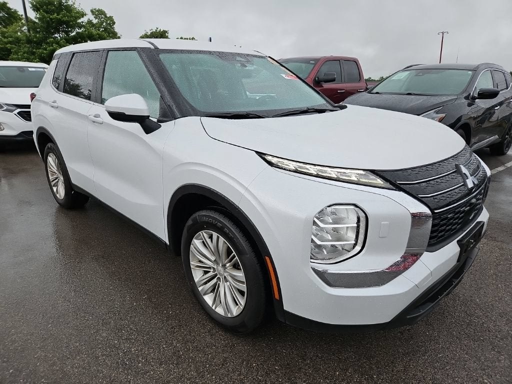 2024 Mitsubishi Outlander ES