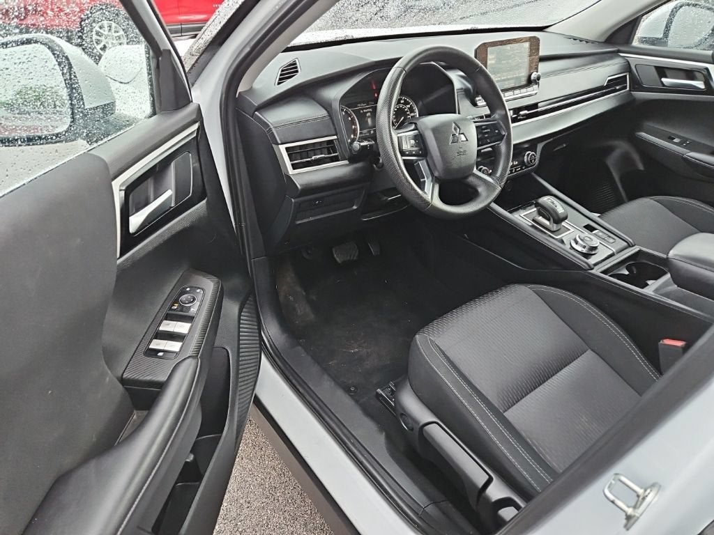 2024 Mitsubishi Outlander ES