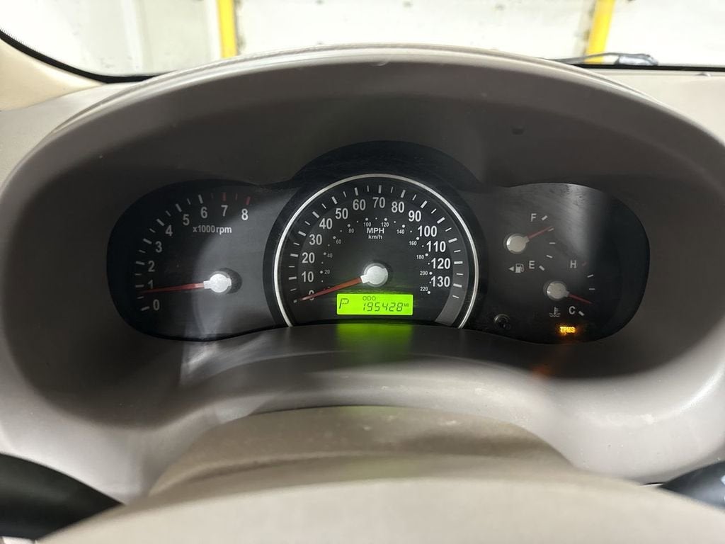 2010 Kia Sedona LX